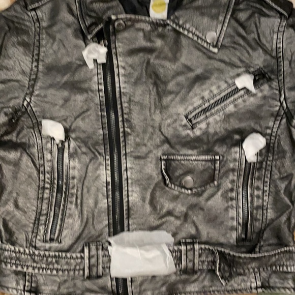 Faux Leather Silver Jacket NWOT Winky Face Brand Logo. Size (M) Medium - Picture 4 of 8
